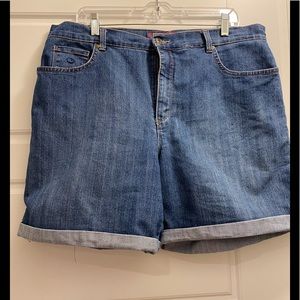Gloria Vanderbilt Amanda Jean shorts, size 16